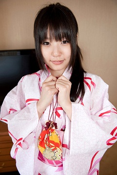 一掃陰霾！小蕾不穿胸罩玩實況