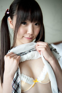 大學登山社海報用AV女優照 爆紅學生搶入社