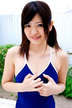 乳搖知奶大、出道初口交 細皮嫩肉G奶妹茜梓專訪