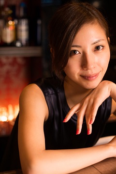 橫山美雪訪談表沒野心當第一 頂尖女優竟在酒吧當"酒保"