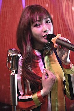 激情KTV評分系統唱高分看AV裸女 太爛只能看內褲猛男！