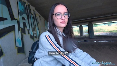 年輕捷克美女很會吸