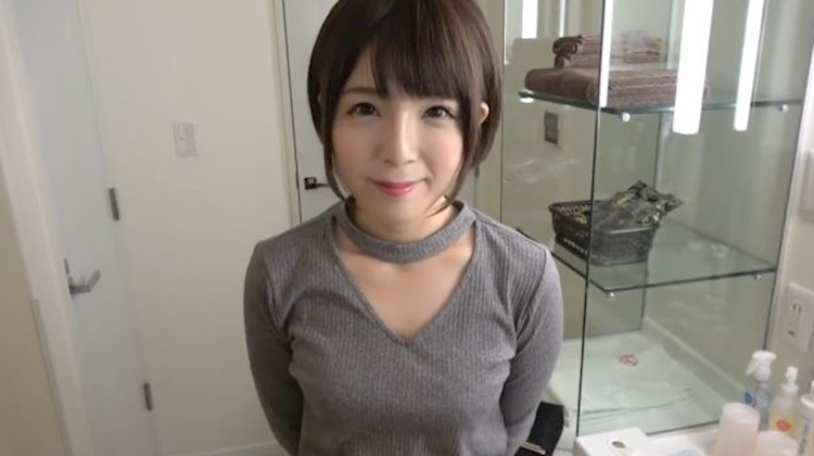 在飯店裡穿可愛學生制服被中出