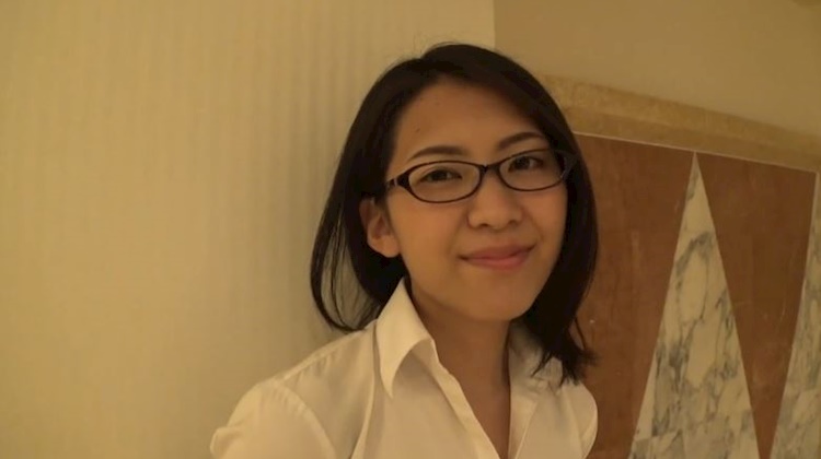 外表清純內心卻很淫蕩的巨乳OL