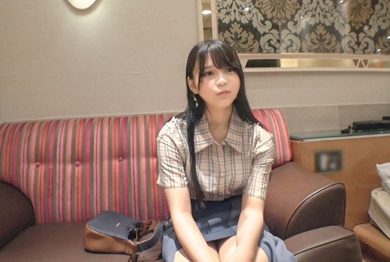 【這種最色情】【不起眼的女孩竟然是隱藏巨乳】看起來文靜的臉蛋，一旦插入就激烈呻吟的樸素女孩！F罩杯的胸部晃動著，感受到極致的模樣實在太震撼了！【首次拍攝】網路上應徵AV→AV體驗拍攝 2495