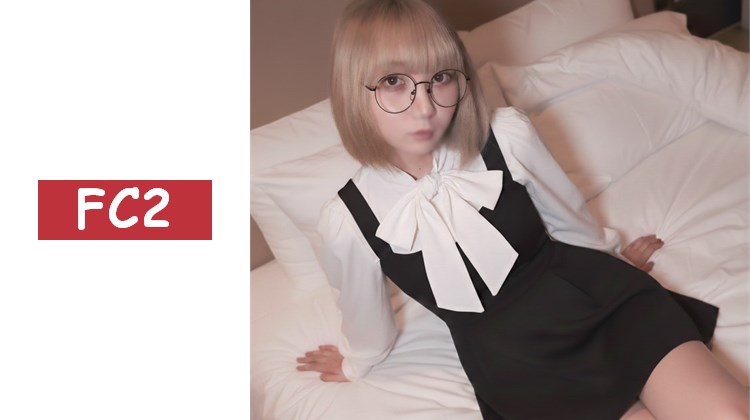 身高矮小的18歲超敏感少女在情趣酒店突破極限♡用電動按摩棒讓她發出細小的喘息聲，後入式激烈抽插，粉嫩無毛小穴被中出播種