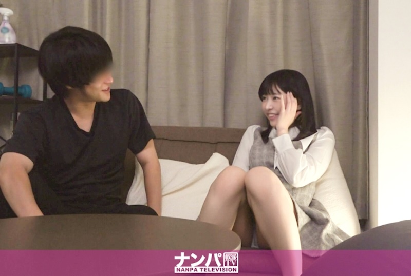 脫下來一看，真的超級性感。這種反差萌讓人興奮到不行！！這個陰道真不錯哈哈w 在身經百戰的搭訕高手的房間裡，偷拍帶回來的性愛 432